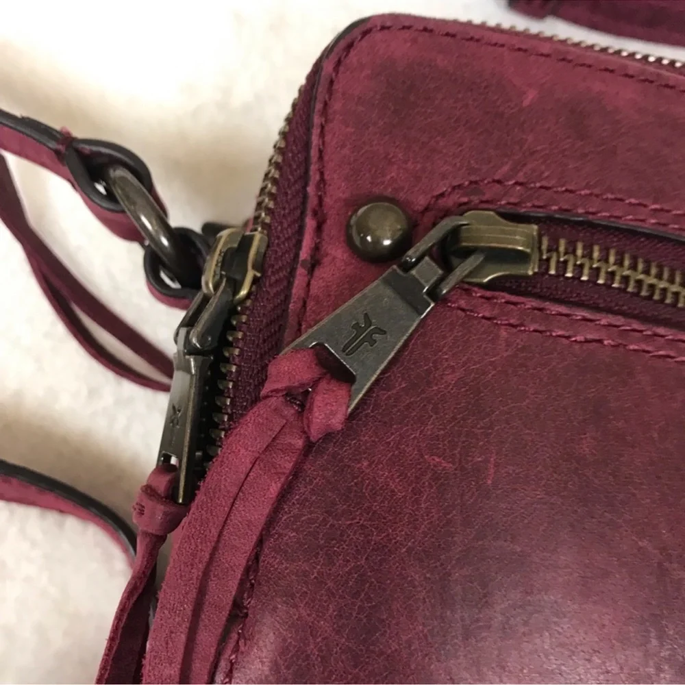 NWOT Frye zip camera bag sangria cross body. From smoke free home . Great bag - Picture 3 of 7